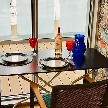 Daire Seaview House *